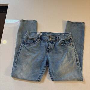 Gap Mid Rise Relaxed Straight Jeans in Light Wash